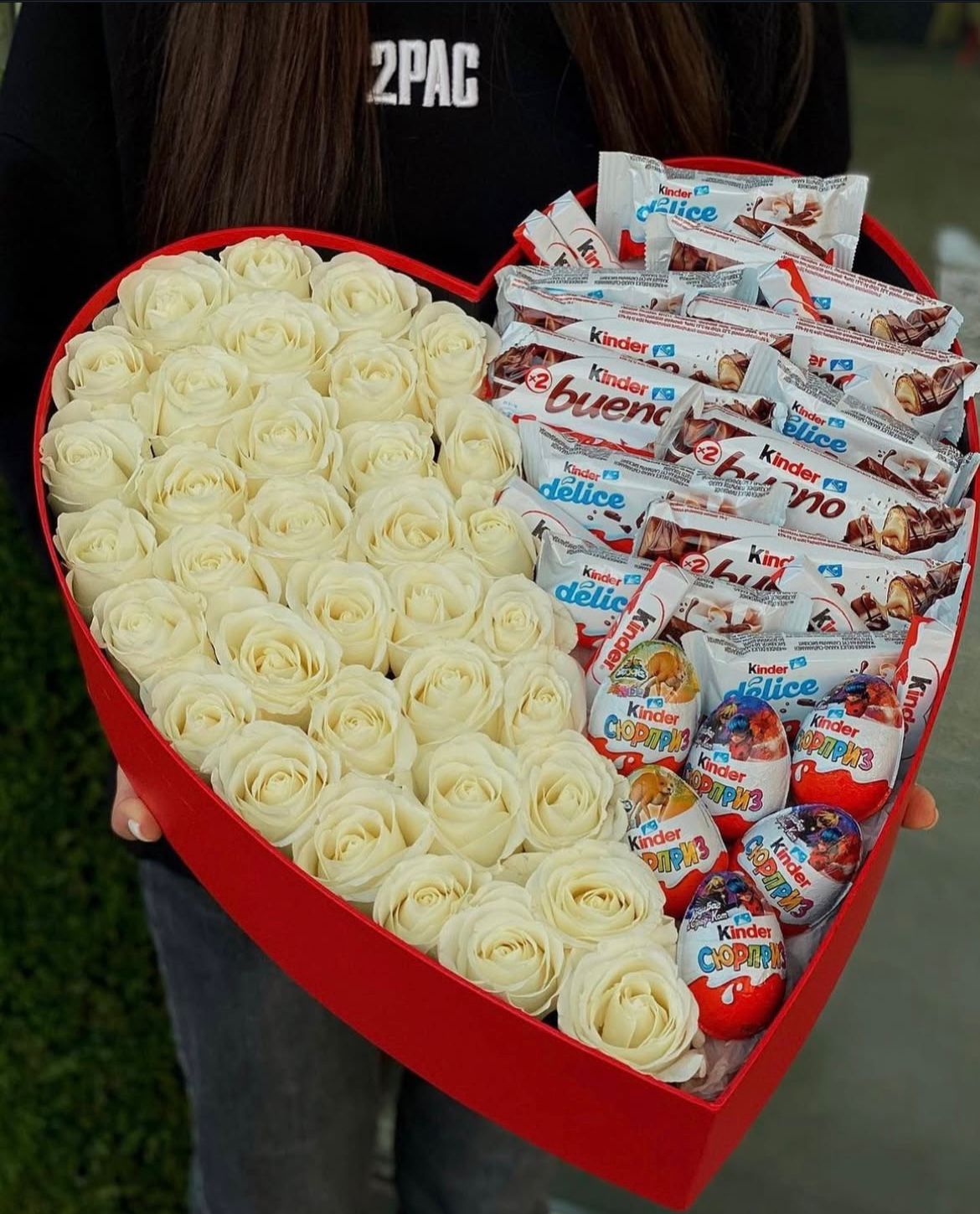 kalpli-kutuda-cikolata-ve-beyaz-gul--cc156